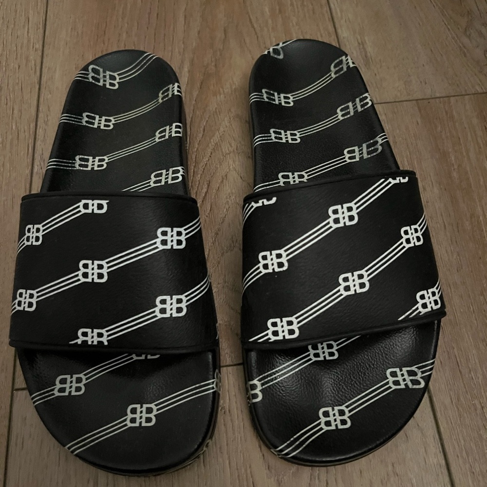 Balenciaga slides 41